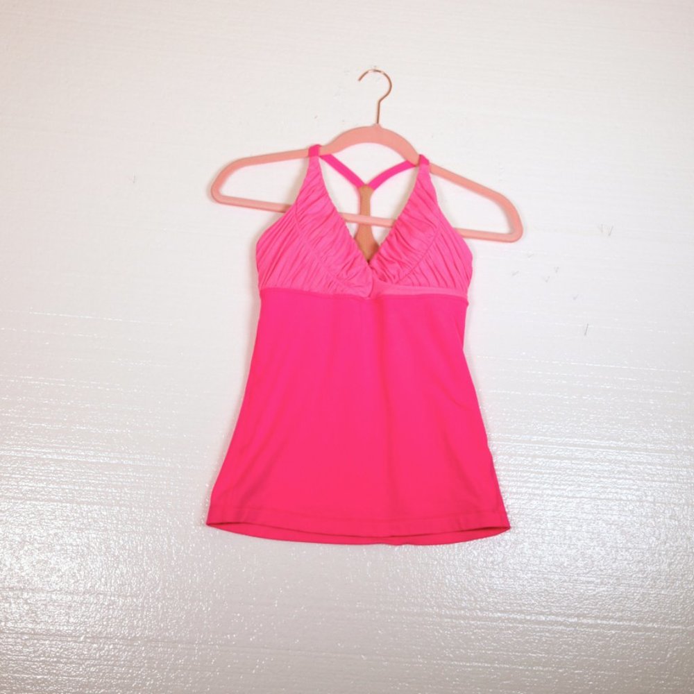 Pretty Lululemon Sonic Pink Top sz 4 w bra cup inserts